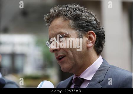 (150814) -- BRÜSSEL, 14. August 2015 -- der Präsident der Eurogruppe und der niederländische Finanzminister Jeroen Dijsselbloem sprechen vor einem Treffen der Eurogruppe am EU-Hauptsitz in Brüssel, Belgien, am 14. August 2015 vor den Medien. ) BELGIEN-BRÜSSEL-EUROGROUP-SITZUNG YexPingfan PUBLICATIONxNOTxINxCHN 150814 Brüssel 14. August 2015 Euro-Group-Präsident und niederländische Finanzminister Jeroen Dijsselbloem spricht vor der Euro-Group-Sitzung AM EU-Sitz in Brüssel Belgien 14. August 2015 Belgien Brüssel Euro-Group-Sitzung YexPingfan PUBLICATIONxNOTxINxCHN Stockfoto