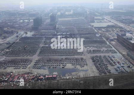 (150816) -- TIANJIN, 16. Aug. 2015 -- Foto vom 16. Aug. 2015 zeigt beschädigte Autos und Gebäude in der Nähe der Explosionsstelle in der nordchinesischen Gemeinde Tianjin. Insgesamt wurden 112 Leichen gefunden, und 95 Menschen, darunter 85 Feuerwehrleute, blieben vermisst, nachdem die massiven Lagerexplosionen Mittwochnacht die nordchinesische Stadt Tianjin erschütterten, sagten Beamte auf einer Pressekonferenz am Sonntagmorgen. ) (Zwx) CHINA-TIANJIN-EXPLOSION-AERIAL PICTURES (CN) WangxHaobo PUBLICATIONxNOTxINxCHN 150816 Tianjin 16. August 2015 Foto aufgenommen AM 16. August 2015 zeigt beschädigte Autos und Gebäude in der Nähe der Explosionsstelle Stockfoto