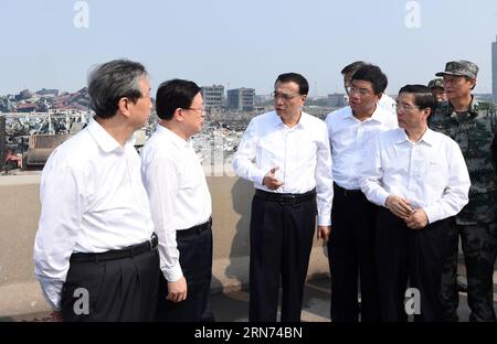 (150816) -- TIANJIN, 16. August 2015 -- der chinesische Premier Li Keqiang (3. L) besucht die Stätte von Tianjin-Sprengungen im nordchinesischen Tianjin, 16. August 2015. Er wird Feuerwehrleute, Rettungskräfte und Verletzte besuchen. Er wird auch weitere Rettungsmaßnahmen und die Behandlung der Verletzten sowie den Umgang mit den Nachwirkungen und der Produktionssicherheit leiten. ) (mt) (FOCUS)CHINA-TIANJIN-LI KEQIANG-BLAST SITE-VISIT (CN) ZhangxDuo PUBLICATIONxNOTxINxCHN 150816 Tianjin 16. August 2015 Chinesischer Premier verließ Keqiang 3. L besucht die Website von Tianjin BLAST in Nordchina S Tianjin 16. August 2015 Er wird F besuchen Stockfoto