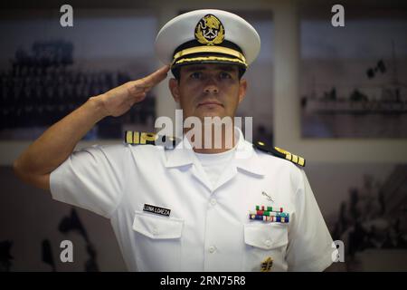 (150819) -- MEXIKO-STADT, 18. August 2015 -- Commander Jose Carlos Luna Loaeza posiert für ein Bild nach einem Interview mit Xinhua, in einer Marinestation in Mexiko-Stadt, Hauptstadt von Mexiko, 18. August 2015. Mexiko wird eine Delegation entsenden, um an der Militärparade teilzunehmen, die am 3. September in Peking, der Hauptstadt Chinas, stattfinden wird, um den 70. Jahrestag des Sieges des chinesischen Volkskrieges gegen die japanischen Aggressionen und den Antifaschistischen Weltkrieg zu feiern. ) MEXIKO-CHINA S MILITÄRPARADE TEILNAHME PedroxMera PUBLICATIONxNOTxINxCHN 150819 Mexiko-Stadt 18. August 2015 Kommandeur Jose Carlos Lun Stockfoto