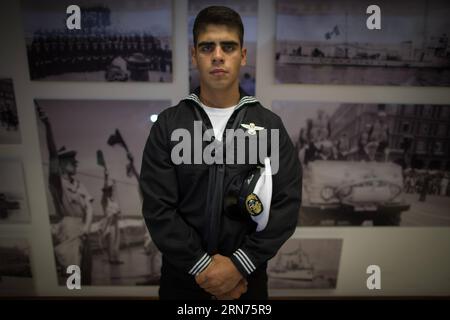 (150819) -- MEXIKO-STADT, 18. August 2015 -- Cadet Cesar Luis Valerio Cazarin posiert für ein Bild nach einem Interview mit Xinhua, in einer Marinestation in Mexiko-Stadt, Hauptstadt von Mexiko, 18. August 2015. Mexiko wird eine Delegation entsenden, um an der Militärparade teilzunehmen, die am 3. September in Peking, der Hauptstadt Chinas, stattfinden wird, um den 70. Jahrestag des Sieges des chinesischen Volkskrieges gegen die japanischen Aggressionen und den Antifaschistischen Weltkrieg zu feiern. ) MEXIKO-CHINA S MILITÄRPARADE TEILNAHME PedroxMera PUBLICATIONxNOTxINxCHN 150819 Mexiko-Stadt 18. August 2015 Cadet Cesar Luis Valerio Stockfoto