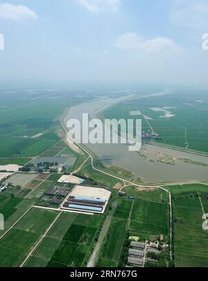 POYANG, 19. August 2015 -- Foto vom 19. August 2015 zeigt eine Luftaufnahme eines Gebiets in der Nähe des Poyang Lake, Chinas größtem Süßwassersee, im Poyang County, der ostchinesischen Provinz Jiangxi. ) (wf) CHINA-JIANGXI-POYANG LAKE (CN) ZhuoxZhongwei PUBLICATIONxNOTxINxCHN Poyang, 19. August 2015 Foto aufgenommen AM 19. August 2015 zeigt eine Luftaufnahme des Gebiets in der Nähe des Poyang Lake, China S größter Süßwassersee in Poyang County, Ostchina, S Jiangxi, WF, China, Jiangxi, Poyang Lake, CN, ZhuoxZhongTCHINxwei Stockfoto