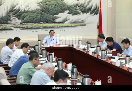 (150821) -- PEKING, 21. August 2015 -- Liu Qibao, Leiter der Öffentlichkeitsabteilung des Zentralkomitees der Kommunistischen Partei Chinas, leitet eine Sitzung über die Erforschung des chinesischen Volkskrieges des Widerstands gegen die japanische Aggression in Peking, der Hauptstadt Chinas, am 21. August 2015. )(mcg) CHINA-BEIJING-LIU QIBAO-ANTI-JAPANISCHE KRIEGSFORSCHUNG-TAGUNG (CN) PangxXinglei PUBLICATIONxNOTxINxCHN 150821 Peking 21. August 2015 Liu Qibao Leiter der Öffentlichkeitsabteilung des Zentralkomitees der Kommunistischen Partei Chinas, Vorsitzender einer Sitzung ÜBER die Forschung der chinesischen Prominenten S war aus Resistan Stockfoto