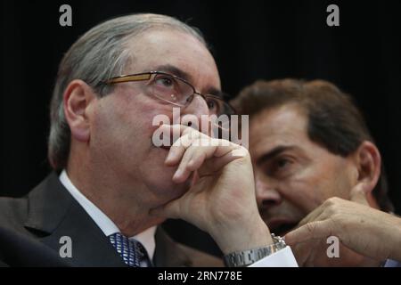 (150821) -- SAO PAULO, 21. August 2015 -- Präsident der Abgeordnetenkammer Brasiliens, Eduardo Cunha (L), nimmt am 21. August 2015 an einem Treffen mit Gewerkschaftsarbeitern in Sao Paulo (Brasilien) Teil. Der brasilianische Generalstaatsanwalt erhob formell Korruptionsvorwürfe gegen den Sprecher des Unterhauses, Eduardo Cunha, und den ehemaligen Präsidenten Fernando Collor de Mello. Rahel Patrasso) (jg) BRASILIEN-SAO PAULO-POLITICS-EDUARDO CUNHA e RahelxPatrasso PUBLICATIONxNOTxINxCHN 150821 Sao Paulo 21. August 2015 Präsident der Abgeordnetenkammer Brasiliens Eduardo Cunha l nimmt an einem Treffen mit Gewerkschaftsarbeitern in Sao Paulo br. Teil Stockfoto