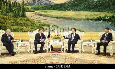 (150826) -- PEKING, 26. August 2015 -- der chinesische Vize-Premier Zhang Gaoli (2. R) trifft sich mit dem CEO von Gazprom Alexei Miller (2. L) in Peking, der Hauptstadt Chinas, August 26. ) (mt) CHINA-BEIJING-ZHANG GAOLI-VORSITZENDER DES GAZPROM-MEETINGS (CN) ZhangxDuo PUBLICATIONxNOTxINxCHN 150826 Peking Aug 26 2015 der chinesische Vize-Premier Zhang Gaoli 2. R trifft sich mit Gazprom-CEO Alexei Miller 2. L in Peking Hauptstadt Chinas Aug 26 Mt China Peking Zhang Gaoli Vorsitzender des Gazprom Meetings NOCN ZhangxDuo PUCHINxBLN Stockfoto