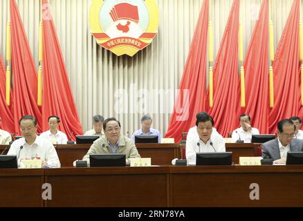 (150826) -- PEKING, 26. August 2015 -- die 12. Sitzung des Ständigen Komitees der Politischen Konsultativkonferenz des chinesischen Volkes (CPPCC) des Nationalen Komitees findet am 26. August 2015 in Peking, der Hauptstadt Chinas, statt. Yu Zhengsheng (2. L, Front), Vorsitzender des CPPCC National Committee, nahm an der Sitzung Teil. Liu Yunshan (2. R, Front), Mitglied des Ständigen Ausschusses des Politischen Büros des Zentralkomitees der Kommunistischen Partei Chinas (KPCh), wurde eingeladen, die politischen Berater über die Kultivierung und Umsetzung der sozialistischen Kernwerte bei der Sitzung zu informieren. (MT) CHINA-PEKING-CPPCC-ME Stockfoto