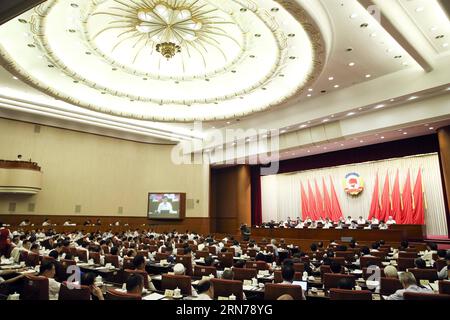 (150826) -- PEKING, 26. August 2015 -- die 12. Sitzung des Ständigen Komitees der Politischen Konsultativkonferenz des chinesischen Volkes (CPPCC) des Nationalen Komitees findet am 26. August 2015 in Peking, der Hauptstadt Chinas, statt. Yu Zhengsheng, Vorsitzender des CPPCC National Committee, nahm an der Sitzung Teil. Liu Yunshan, Mitglied des Ständigen Ausschusses des Politischen Büros des Zentralkomitees der Kommunistischen Partei Chinas (KPCh), wurde eingeladen, die politischen Berater auf dem Treffen über die Kultivierung und Umsetzung der sozialistischen Grundwerte zu informieren. (MT) CHINA-PEKING-CPPCC-MEETING (CN) DINGXLIN PUBLICATIO Stockfoto