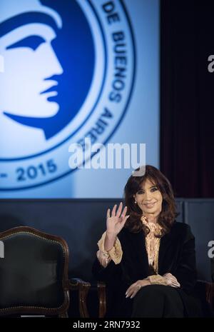 (150827) -- BUENOS AIRES, Argentiniens Präsidentin Cristina Fernandez de Kirchner Waves während einer Jahrestagung zum 161. Jahrestag der Börse von Buenos Aires, am 26. August 2015 im Hauptsitz des Unternehmens in der argentinischen Hauptstadt Buenos Aires. ) (fnc) ARGENTINA-BUENOS AIRES-POLITICS-FERNANDEZ MARTINxZABALA PUBLICATIONxNOTxINxCHN 150827 Cristina Fernandez de Kirchner, Präsidentin von Buenos Aires Argentina, Wellen während der Jahrestagung zum 161. Jahrestag der Buenos Aires Stick Exchange AM Sitz der Einheit in Buenos Aires, Hauptstadt Argentiniens Stockfoto