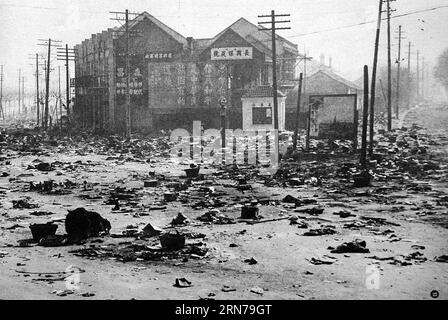 Die Fotokopie zeigt Trümmer in der ostchinesischen Stadt Nanjing, nachdem sie im Zweiten Weltkrieg von japanischen Truppen überfallen worden war Während des Zweiten Weltkriegs waren rund 400 Millionen Chinesen in den Krieg des Widerstands gegen Japans Aggression verwickelt. (DUNKLE LINSE) CHINA-WWII-JAPANISCHE AGGRESSION-UNSCHULDIGE ZIVILISTEN (CN) Xinhua PUBLICATIONxNOTxINxCHN-Datei Fotokopie zeigt Trümmer in Ostchina S Nanjing-Stadt Danach, was von japanischen Truppen in World war II während des Zweiten Weltkriegs einmarschiert wurde, waren rund 400 Millionen chinesische Prominente an der war des Widerstands gegen die japanische Aggression Dark Lens China WWII beteiligt Japanische Aggression Stockfoto