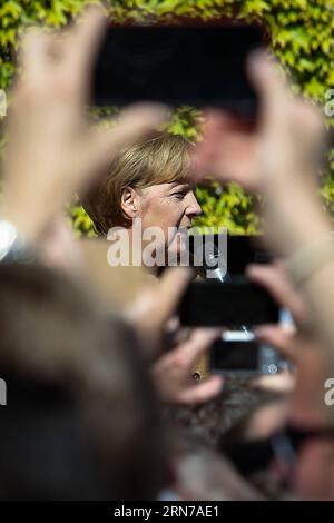 POLITIK Angela Merkel - Sommerpressekonferenz in Berlin (150830) -- BERLIN, 30. Aug. 2015 -- Bundeskanzlerin Angela Merkel spricht am 30. Aug. 2015 im Bundeskanzleramt in Berlin. Die deutsche Regierung öffnete dieses Wochenende ihre Tür für die Öffentlichkeit und lud die Bürger ein, mehrere Ministerien und Regierungsstellen in Berlin zu besuchen. ) DEUTSCHLAND-BERLIN-DEUTSCHE REGIERUNG-MERKEL-TAG der OFFENEN Tür ZhangxFan PUBLICATIONxNOTxINxCHN Politik Angela Merkel Sommerpressekonferenz in Berlin 150830 Berlin Aug 30 2015 Bundeskanzlerin Angela Merkel spricht während der Deutschen Stockfoto