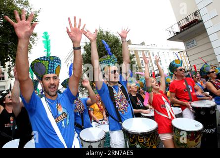 (150830) -- LONDON, 30. August 2015 -- Tänzerparade am Notting Hill Carnival in London, Großbritannien, am 30. August 2015. Der Notting Hill Carnival ist das größte Straßenfest in Europa und entstand 1964 als eine Möglichkeit für afro-karibische Gemeinschaften, ihre eigenen Kulturen und Traditionen zu feiern. GROSSBRITANNIEN-LONDON-NOTTING HILL CARNIVAL-CHILDREN S DAY HanxYan PUBLICATIONxNOTxINxCHN 150830 London Aug 30 2015 Dancers Parade BEI Notting Hill Carnival in London Großbritannien AM 30 2015. August IST der Notting Hill Carnival das größte Street Festival in Europa und entstand 1964 als Weg für Afro Caribbean COM Stockfoto