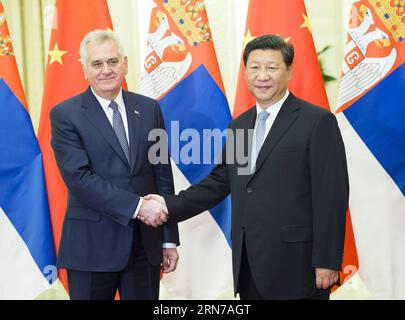 (150831) -- PEKING, 31. August 2015 -- der chinesische Präsident Xi Jinping (R) trifft sich mit dem serbischen Präsidenten Tomislav Nikolic in der Großen Halle des Volkes in Peking, der Hauptstadt Chinas, am 31. August 2015. )(mcg) CHINA-BEIJING-XI JINPING-SERBIAN PRESIDENT-MEETING (CN) HuangxJingwen PUBLICATIONxNOTxINxCHN 150831 Peking Aug 31 2015 DER chinesische Präsident Xi Jinping r trifft sich mit dem serbischen Präsidenten Tomislav Nikolic in der Großen Halle der Prominenten in Peking Hauptstadt Chinas, August 31 2015 mcg China Peking, Xi, Jinping, serbischer Präsident, JingCHINXIxCHINN Stockfoto