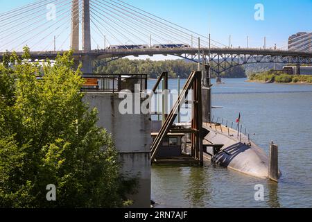 Das USS Blueback befindet sich im Oregon Museum of Science and Industry in der Innenstadt von Portland, Oregon Waterfront am Willamette River Stockfoto