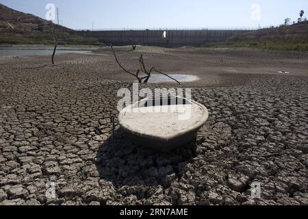 ENSENADA, aufgenommen am 28. August 2015, zeigt das Flussbett am Emiliano Lopez Zamora Damm in der Gemeinde Ensenada im Nordwesten Mexikos. Der Bundesstaat Baja California, insbesondere die Gemeinden Tijuana, Playas de Rosario und Ensenada, war Zeuge einer schweren Dürre. MEXIKO-UMWELT-DÜRRE GuillermoxArias PUBLICATIONxNOTxINxCHN Ensenada das Bild vom 28 2015. August zeigt das Flussbett AM Emiliano Lopez Zamora Damm in Ensenada Gemeinde Nordwest-Mexiko das Land S Baja Kalifornien Staat insbesondere die Gemeinden Tijuana Playas de Rosario und Ensenada war Zeuge eines Stockfoto