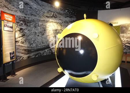 (150901) -- HOUSTON, - Foto aufgenommen am 21. August 2015 zeigt ein Modell der Atombombe Fat man, die am 9. August 1945 in Nagasaki in Japan im National Museum of the Pacific war in Fredericksburg, Texas, USA, explodiert wurde. US-FREDERICKSBURG-NATIONAL MUSEUM OF THE PACIFIC WAR ZhangxYongxing PUBLICATIONxNOTxINxCHN 150901 Houston Foto aufgenommen AM 21. August 2015 zeigt ein Modell der Atombombe Fat man, das AM 9. August 1945 in Nagasaki von Japan IM National Museum of the Pacific in Fredericksburg, Texas, USA, explodierte US Fredericksburg National Museum of T Stockfoto