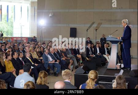 POLITIK John Kerry: Rede in Philadelphia zu Atomabkommen mit Iran (150902) -- PHILADELPHIA, 2. September 2015 -- US-Außenminister John Kerry hält eine Rede über das Atomabkommen mit dem Iran im National Constitution Center in Philadelphia, Pennsylvania, USA, 2. September 2015. US-Außenminister John Kerry versuchte am Mittwoch, die Unterstützung für das iranische Atomabkommen zu erweitern, nachdem die Regierung ein Minimum an Kongressstimmen erhielt, die erforderlich waren, um das Abkommen lebendig zu machen. ) USA-PHILADELPHIA-JOHN KERRY-IRAN-NUKLEARABKOMMEN Yinxbogu PUBLICATIONxNOTxINxCHN Politik John Stockfoto