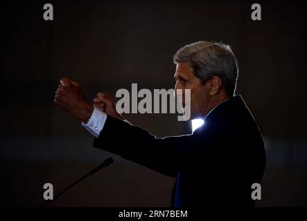 POLITIK John Kerry: Rede in Philadelphia zu Atomabkommen mit Iran (150902) -- PHILADELPHIA, 2. September 2015 -- US-Außenminister John Kerry hält eine Rede über das Atomabkommen mit dem Iran im National Constitution Center in Philadelphia, Pennsylvania, USA, 2. September 2015. US-Außenminister John Kerry versuchte am Mittwoch, die Unterstützung für das iranische Atomabkommen zu erweitern, nachdem die Regierung ein Minimum an Kongressstimmen erhielt, die erforderlich waren, um das Abkommen lebendig zu machen. ) USA-PHILADELPHIA-JOHN KERRY-IRAN-NUKLEARABKOMMEN Yinxbogu PUBLICATIONxNOTxINxCHN Politik John Stockfoto