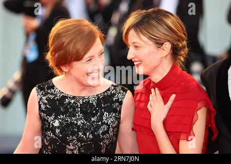 (150908) -- VENEDIG, 8. September 2015 -- Schauspielerin Alba Rohrwacher (R) nimmt am 8. September 2015 an einer Premiere für Blood of My Blood auf dem 72. Filmfestival in Venedig Teil. ) ITALIEN-VENEDIG-FILM-FESTIVAL-72ND-SANGUE DEL MIO SANGUE-PREMIERE JinxYu PUBLICATIONxNOTxINxCHN Venedig 8. September 2015 Schauspielerin Alba Rohrwacher r nimmt an einer Premiere für Blood of My Blood AUF dem 72. Venedig Film Festival in Venedig Italien AM 8. September 2015 Venedig Film Festival 72. Sangue Del Million Sangue Premiere JinxYu PUBLTXIONN Stockfoto