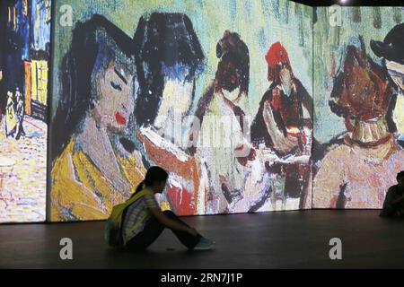 (150909) -- PEKING, 8. September 2015 () -- die Menschen besuchen eine multimediale Kunstausstellung von Vincent van Gogh in einem Einkaufszentrum in Chaoyang District von Peking, Hauptstadt von China, 8. September 2015. Eine multimediale Kunstausstellung von Vincent van Gogh mit Projektionstechnologie erschien am Dienstag in Peking, die drei Monate bis Anfang Dezember dauern wird. () (zwx) CHINA-BEIJING-VINCENT VAN GOGH-ART SHOW(CN) Xinhua PUBLICATIONxNOTxINxCHN 150909 Peking 8. September 2015 Prominente besuchen eine Multimedia Art Show von Vincent van Gogh IN einem Einkaufszentrum im Bezirk Chao Yang der chinesischen Hauptstadt Peking Stockfoto