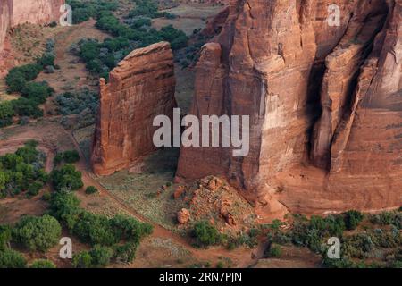 Blick vom Sliding House bei Sonnenaufgang vom South Rim Drive des Canyon de Chelly National Monument - Navajo Indian Reservation, Arizona Stockfoto