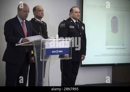 (150918) -- MEXIKO-STADT, 18. September 2015 -- Renato Sales, Beauftragter für nationale Sicherheit (L), nimmt am 17. September 2015 an einer Pressekonferenz in Mexiko-Stadt, der Hauptstadt Mexikos, Teil. Die mexikanische Bundespolizei hat Gildardo Lopez Astudillo gefangen genommen, eine Schlüsselfigur in der Untersuchung der 43 verschwundenen Studenten, die am 26. September 2014 verschwanden. Alejandro Ayala) (vf) (sp) MEXIKO-MEXIKO CITY-SECURITY-DETENTION e AlejandroxAyala PUBLICATIONxNOTxINxCHN Mexico City 18. September 2015 Renato Sales, für nationale Sicherheit ZUSTÄNDIGES Mitglied der Kommission, nimmt AM 18. September an einer Pressekonferenz in der mexikanischen Hauptstadt Mexiko-Stadt Teil Stockfoto