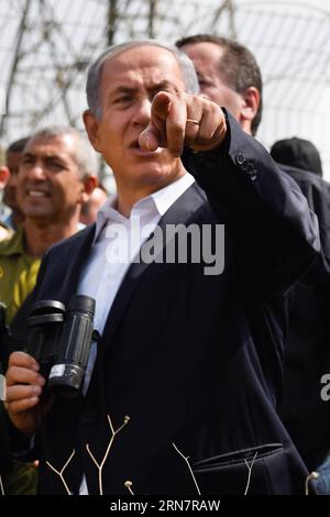 (150918) -- JERUSALEM, 18. September 2015 -- der israelische Premierminister Benjamin Netanjahu (Front) spricht am 16. September 2015 an einer israelischen Militärbasis an der Straße 443, die von Modi nach Jerusalem führt. Der israelische Premierminister Benjamin Netanjahu sagte am Donnerstag, dass die palästinensische Aufstachelung für den jüngsten Ausbruch von Gewalt in Jerusalems Flammenpunkt-Tempelberg verantwortlich sei. Israel agiert gegen die Gewalt auf dem Tempelberg, teilte Netanjahu dem UN-Generalsekretär Ban Ki-moon in einem Telefonanruf mit, nachdem dieser Bedenken über die jüngste Gewalt geäußert hatte, die um die heilige Stätte in Ostjerusalem wütet Stockfoto