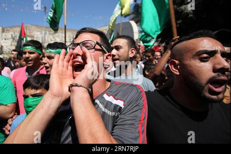 (150918) -- NABLUS, 18. September 2015 -- Palästinenser nehmen am 18. September 2015 an einem Protest gegen eine israelische Polizeirazzia auf Jerusalems Al-Aqsa-Moschee in der Westjordstadt Nablus Teil. Dutzende Polizisten überfielen den Komplex der Al-Aqsa-Moschee, der sowohl Muslimen als auch Juden heilig ist, um palästinensische Jugendliche daran zu hindern, rechtsextreme Juden anzugreifen, die das heilige Gelände anlässlich des jüdischen Neujahrs besuchten. MIDEAST-NABLUS-PROTEST NidalxEshtayeh PUBLICATIONxNOTxINxCHN NABLUS 18. September 2015 PALÄSTINENSER nehmen an einem Protest gegen DIE israelische Polizeirazzia AUF DIE Jerusalem-Al-Aqsa-Moschee im WE Teil Stockfoto
