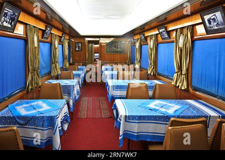 Der Speisesaal von Marschall Josip Broz Tito (1892–1980), Präsident des ehemaligen Jugoslawien, an Tito's Blue Train in Belgrad, Serbien Stockfoto