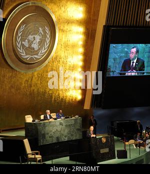 (150928) -- NEW YORK, 28. September 2015 -- Generalsekretär der Vereinten Nationen Ban Ki-moon (unten) spricht auf der 70. Tagung der Generalversammlung der Vereinten Nationen am 28. September 2015 im Hauptquartier der Vereinten Nationen in New York, den Vereinigten Staaten. Die Generaldebatte der 70. Tagung der Generalversammlung der Vereinten Nationen begann am Montag im Generalversammlungssaal des UN-Hauptquartiers in New York. ) UN-NEW YORK-GENERALDEBATTE WangxLei PUBLICATIONxNOTxINxCHN 150928 New York September 28 2015 Generalsekretär der Vereinten Nationen Ban KI Moon Bottom spricht AUF der 70. Sitzung der Vereinten Nationen Stockfoto