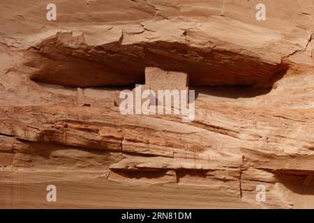 Anasazi-Ruinen bevölkern die Klippen des Canyon de Chelly National Monument - Navajo Indian Reservation, Arizona Stockfoto