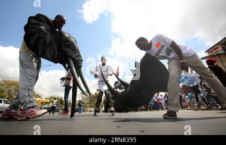 (151003)-- NAIROBI, 3. Oktober 2015 -- Menschen nehmen am Global March for Elephant and Rhinos, einer Anti-Wilderungs-Demonstration, die zum Schutz der Wildtiere aufruft, in Nairobi, Kenia, 3. Oktober 2015, Teil. ) KENIA-NAIROBI-MÄRZ-WILDTIERSCHUTZ JohnxOkoyo PUBLICATIONxNOTxINxCHN Nairobi OKT 3 2015 Prominente nehmen am Global March for Elephant and Nashörner to Anti Wilaching Demonstration Teil, die die Aufmerksamkeit auf den Wildtierschutz in Nairobi aufruft Kenia OKT 3 2015 Kenia Nairobi March Wildlife Protection JohnxOkoyo PUBLATIONxNOTxINxCHN Stockfoto