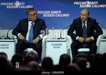 (151014) -- MOSKAU, - der russische Präsident Wladimir Putin (R) nimmt am 13. Oktober 2015 an der russischen Investitionskonferenz in Moskau Teil. Der russische Präsident Wladimir Putin sagte am Dienstag, dass Moskau versucht, die bilaterale Zusammenarbeit mit Washington bei der Lösung der Krise im vom Krieg zerrütteten Syrien zu erhöhen. ) RUSSLAND-POLITIK-WIRTSCHAFT-PUTIN PawelxBednjakow PUBLICATIONxNOTxINxCHN 151014 Moskau der russische Präsident Wladimir Putin r nimmt an der Russland-Einberufungskonferenz in Moskau Teil Russland OCT 13 2015 der russische Präsident Wladimir Putin sagte Dienstag Thatcher Moskau will T erhöhen Stockfoto