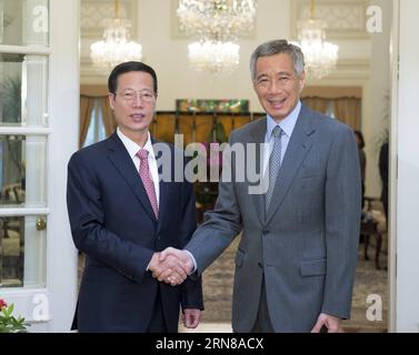 (151014) -- SINGAPUR, 13. Oktober 2015 -- der chinesische Vize-Premier Zhang Gaoli (L) trifft sich mit dem singapurischen Premierminister Lee Hsien Loong in Singapur, 13. Oktober 2015. ) (Yxb) SINGAPUR-CHINA-ZHANG GAOLI-LEE HSIEN LOONG-MEETING WangxYe PUBLICATIONxNOTxINxCHN 151014 Singapur OKT 13 2015 der chinesische Vizepremierminister Zhang Gaoli l trifft sich mit den singapurischen Premierministern Lee Hsien Loong in Singapur OKT 13 2015 YXB Singapur China Zhang Gaoli Lee Hsien Loxong Meeting WangXYe PUBLTxINCHINN Stockfoto