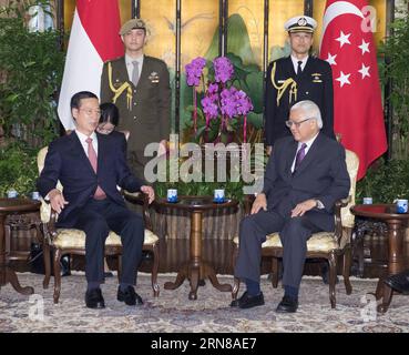 (151014) -- SINGAPUR, 13. Oktober 2015 -- der chinesische Vize-Premier Zhang Gaoli (L) trifft sich mit dem singapurischen Präsidenten Tony Tan Keng Yam in Singapur, 13. Oktober 2015. ) (Yxb) SINGAPUR-CHINA-ZHANG GAOLI-SINGAPURER PRÄSIDENT-TREFFEN GaoxJie PUBLICATIONxNOTxINxCHN 151014 Singapur OKT 13 2015 der chinesische Vize-Premier Zhang Gaoli l trifft mit dem singapurischen Präsidenten Tony TAN Keng Yam in Singapur OKT 13 2015 yxb Singapur China Zhang Gaoli Singapur-Präsident-Treffen GaoxJie PUxBLATINNCHxN Stockfoto