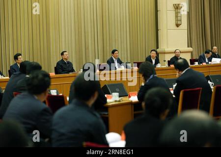 (151020) -- PEKING, 20. Oktober 2015 -- Liu Qibao (3. L, zurück), Leiter der Öffentlichkeitsabteilung des Zentralkomitees der Kommunistischen Partei Chinas, spricht auf einem Treffen zur Förderung der florierenden Entwicklung der chinesischen Literatur- und Kunstindustrie in Peking, Hauptstadt Chinas, 20. Oktober 2015. ) (dhf) CHINA-BEIJING-LIU QIBAO-TAGUNG DER LITERATUR- UND KUNSTINDUSTRIEN (CN) LiuxWeibing PUBLICATIONxNOTxINxCHN Peking OKT 20 2015 Liu Qibao 3. L Back Leiter der Öffentlichkeitsabteilung des Zentralkomitees der Kommunistischen Partei Chinas spricht AUF einer Tagung ÜBER DIE Förderung der prosperierenden Entwicklung Chinas S Stockfoto