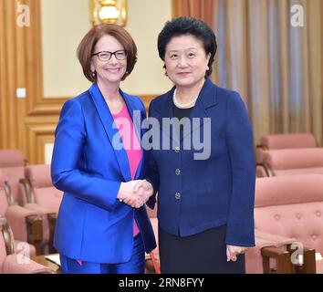 (151022) -- PEKING, 22. Oktober 2015 -- der chinesische Vize-Premier Liu Yandong (R) trifft sich mit der ehemaligen australischen Premierministerin Julia Gillard in Peking, der Hauptstadt Chinas, am 22. Oktober 2015. ) (wyo) CHINA-BEIJING-LIU YANDONG-GILLARD-MEETING (CN) LixTao PUBLICATIONxNOTxINxCHN Peking OKT 22 2015 der chinesische Vizepremierminister Liu Yandong r trifft sich mit der ehemaligen australischen Premierministerin Juliet Gillard in der chinesischen Hauptstadt Peking OKT 22 2015 wyo China Liu Yandong Gillard Meeting NOCN LixATIONICxTICxTICN Stockfoto