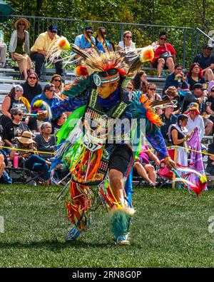 Pow Wow. Es ist eine der größten Zusammenkünfte der Ureinwohner Kanadas. POW Wow ist eine Feier der Musik, des Tanzes und der Tradition. Stockfoto