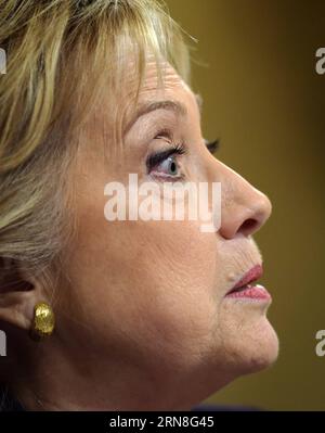 (151022) -- WASHINGTON D.C., 22. Oktober 2015 -- Demokratische Präsidentschaftskandidatin und ehemalige Außenministerin Hillary Clinton bezeugt vor dem House Select Committee on Benghazi am Capitol Hill in Washington D.C., USA, 22. Oktober 2015. ) U.S.-WASHINGTON D.C.-CONGRESS-HILLARY CLINTON-HEARING YINXBOGU PUBLICATIONXNOTXINXCHN Stockfoto