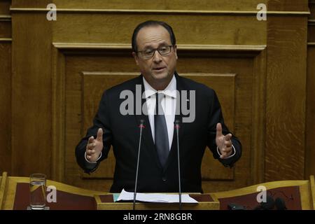 (151023) -- ATHEN, 23. Oktober 2015 -- der französische Präsident Francois Hollande hält eine Rede vor dem griechischen parlament in Athen, Griechenland, 23. Oktober 2015. Der französische Präsident Francois Hollande hat am Freitag den zweiten und letzten Tag seines offiziellen Besuchs hier begonnen, indem er Frankreichs nachdrückliche Unterstützung für die Reformbemühungen Griechenlands zur Überwindung der Schuldenkrise bekräftigte und die Notwendigkeit eines Dialogs über Schuldenerleichterungen bekräftigte, sobald die Griechen die Rettungsverpflichtungen erfüllen. Pool/Thanassis Stavrakis) GRIECHENLAND-ATHEN-FRANKREICH-BESUCH MariosxLolos PUBLICATIONxNOTxINxCHN Athen OKT 23 2015 französischer Präsident Francooi Stockfoto