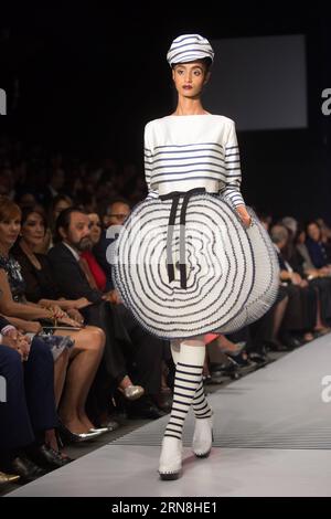 Ein Modell präsentiert eine Kreation des französischen Designers Jean Paul Gaultier während der Dominicana Moda 2015 Fashion Event in Santo Domingo, Dominikanische Republik, am 24. Oktober 2015. Fran Afonso) (rhj) DOMINIKANISCHE REPUBLIK-SANTO DOMINGO-FASHION e FRANxAFONSO PUBLICATIONxNOTxINxCHN ein Modell präsentiert eine Kreation der französischen Designer Jean Paul Gaultier während der Dominicana Moda 2015 Fashion Event in Santo Domingo Dominikanische Republik AM 24. Oktober 2015 Stockfoto