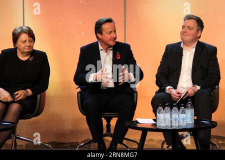 (151029) -- REYKJAVIK, Oktober 29 -- der lettische Premierminister Laimdota Straujuma, der britische Premierminister David Cameron und der isländische Premierminister Sigmundur David Gunnlaugsson (L-R) nehmen am 29. Oktober 2015 am Northern Future Forum in Reykjavik (Island) Teil. ) ISLAND-REYKJAVIK-FUTURE FORUM XiexBinbin PUBLICATIONxNOTxINxCHN Reykjavik OCT 29 lettische Premierminister Laimdota STRAUJUMA der britische Premierminister David Cameron und der isländische Premierminister Sigmundur David Gunnlaugsson l. Nehmen AM Northern Future Forum in Reykjavik Iceland AM NOOCT 29 2015 Teil Stockfoto