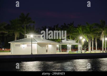 Öffentliche Toiletten am Harborwalk im Gilchrist Park in Punta Gorda, Florida Stockfoto