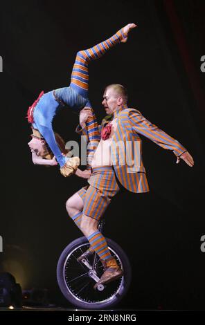 (151101) -- PEKING, 1. November 2015 -- Performers of Cirque du Soleil nehmen an einer kompletten Kostümprobe in Vancouver, Kanada, 28. Oktober 2015 Teil. Darsteller und Akrobaten der Show Kooza des Cirque du Soleil machten ihre letzte Kostümprobe vor ihrer Vancouver Tour, die am Donnerstag beginnt. ) WÖCHENTLICHE AUSWAHL AN XINHUA-FOTOS Liangxsen PUBLICATIONxNOTxINxCHN Peking 1. November 2015 Performers of Cirque You Soleil nehmen an einer Probe in Vancouver Kanada Teil. OCT 28 2015 Performers and Acrobats of Cirque You Soleil S Show Kooza machten ihre letzte Probe vor ihrer Vancouver Tour, die aus Stockfoto