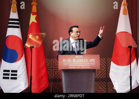 (151101) -- SEOUL, 1. November 2015 -- der chinesische Ministerpräsident Li Keqiang spricht am 1. November 2015 in Seoul, Südkorea, den 5. Wirtschaftsgipfel Korea-Japan-China an. )(zkr) ROK-CHINA-JAPAN-BUSINESS SUMMIT(CN) YaoxDawei PUBLICATIONxNOTxINxCHN Seoul 1. November 2015 der chinesische Premierminister Keqiang spricht den 5. Korea Japan China Business Summit in Seoul Südkorea 1. November 2015 CCR Rok China Japan Business Summit CN YaoxDawei PUBLICATIONxNOTxINxCHN an Stockfoto