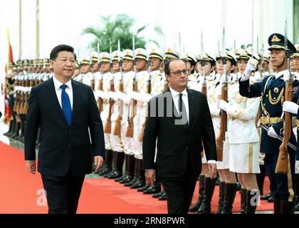 Der chinesische Präsident Xi Jinping (L) hält eine Begrüßungszeremonie für seinen französischen Amtskollegen Francois Hollande ab, bevor er am 2. November 2015 in der Großen Halle des Volkes in Peking, der Hauptstadt Chinas, spricht.) (dhf) CHINA-BEIJING-XI JINPING-FRANCOIS HOLLANDE-TALKS (CN) MaxZhancheng PUBLICATIONxNOTxINxCHN der chinesische Präsident Xi Jinping l hält eine Begrüßungszeremonie für seinen französischen Teil ab FRANCOIS Hollande vor ihren Gesprächen in der Großen Halle der Prominenten in Peking Hauptstadt Chinas 2. November 2015 DHF China Peking Xi Jinping CN Hollande spricht MaxZhancheng PUBLICATIONxNOTxINxCHN Stockfoto