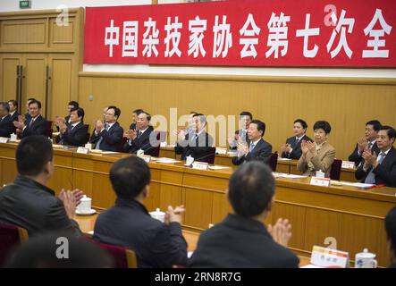 Liu Qibao (4. R, 1. Reihe), Leiter der Öffentlichkeitsabteilung des Zentralkomitees der Kommunistischen Partei Chinas, nimmt an der Eröffnungszeremonie des 7. Nationalen Kongresses der chinesischen Akrobaten-Vereinigung in Peking, der Hauptstadt Chinas, am 3. November 2015 Teil. )(mcg) CHINA-BEIJING-LIU QIBAO-ACROBATS ASSOCIATION-NATIONAL CONGRESS (CN) LixXueren PUBLICATIONxNOTxINxCHN Liu Qibao 4. Reihe Leiter der Öffentlichkeitsabteilung des Zentralkomitees der Kommunistischen Partei Chinas nimmt an der Eröffnungszeremonie des 7. Nationalen Kongresses der chinesischen Akrobaten-Vereinigung in Peking, Hauptstadt China, 3. November 2015 mcg China, Teil Be Stockfoto