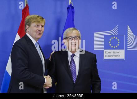 (151103) -- BRÜSSEL, 3. November 2015 -- der Präsident der Europäischen Kommission Jean-Claude Juncker (R) begrüßt den niederländischen König Willem-Alexander in Brüssel, der belgischen Hauptstadt, am 3. November 2015. ) BELGIEN-BRÜSSEL-NIEDERLANDE-EU-BESUCH ZhouxLei PUBLICATIONxNOTxINxCHN Brüssel 3. November 2015 der Präsident der Europäischen Kommission Jean Claude Juncker r begrüßt den niederländischen König Willem Alexander in Brüssel Hauptstadt von Belgien 3. November 2015 Belgien Brüssel Niederlande EU-Besuch ZhouxLei PUBLICATIONxNOTxINxCHN Stockfoto