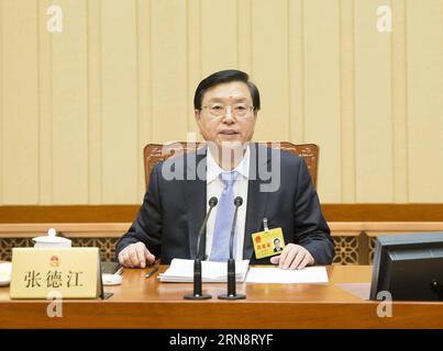 (151104) -- PEKING, 4. November 2015 -- Zhang Dejiang, Vorsitzender des Ständigen Ausschusses des Nationalen Volkskongresses (NPC), leitet die Abschlusssitzung der 17. Sitzung des 12. Ständigen Ausschusses des NPC in Peking, Hauptstadt Chinas, am 4. November 2015. ) (mt) CHINA-BEIJING-NPC-MEETING (CN) HuangxJingwen PUBLICATIONxNOTxINxCHN Peking 4. November 2015 Zhang Dejiang Vorsitzender des Thing Committee des National Celebrities S Congress NPC Vorsitzender der ABSCHLUSSSITZUNG der 17. Sitzung des 12. NPC-Thing Committee in Beijing Capital of China 4. November 2015 Mt China NPC Besprechung C Stockfoto