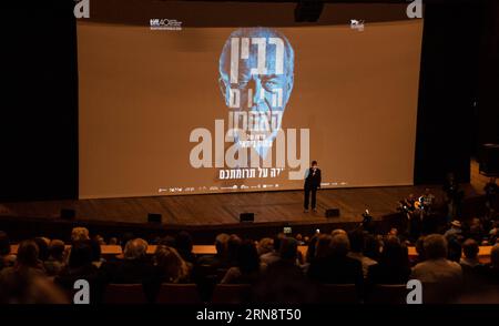 (151105) -- TEL AVIV, 4. November 2015 -- Rabin, der letzte Tag, ein israelisch-französischer Dokumentarfilm unter der Regie von Amos Gitai über die letzten Tage des ehemaligen israelischen Premierministers Yitzhak Rabin wird in der Lowy Concert Hall anlässlich des 20. Jahrestages der Ermordung von Yitzhak Rabin in Tel Aviv, Israel, am 4. November 2015 gezeigt. Rabin wurde am 4. November 1995 am Ende einer Kundgebung zur Unterstützung des Osloer Abkommens auf dem Platz der Könige von Israel in Tel Aviv ermordet. ISRAEL-TEL AVIV-YITZHAK RABIN-ATTENTAT-20. GEBURTSTAG LixRui PUBLICATIONxNOTxINxCHN Gedenken an Jitzchak Rabin in Tel Aviv Tel Aviv 4. Nov Stockfoto