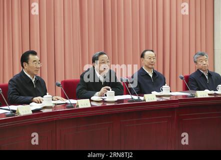 Yu Zhengsheng (3. R), Vorsitzender des Nationalen Komitees der Politischen Konsultativkonferenz des chinesischen Volkes (CPPCC), führt am 5. November 2015 in Peking, der Hauptstadt Chinas, eine zweiwöchentliche Konsultationssitzung zum Thema Hochschulbildung in China durch. ) (dhf) CHINA-BEIJING-YU ZHENGSHENG-KONSULTATIONSSITZUNG (CN) DingxLin PUBLICATIONxNOTxINxCHN Yu Zheng Sheng 3. R Vorsitzender des Nationalen Komitees der chinesischen Prominenten S politische Beratungskonferenz CPPCC Vorsitzender einer zweiwöchentlichen Konsultationssitzung ZUM THEMA China Hochschulbildung in Peking 5. November 2015 Zheng China DHF Peking Stockfoto